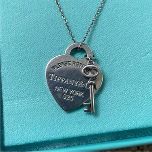 TIFFANY & CO. Return To Tiffany Sterling Silver Heart Tag with Key Pendant
